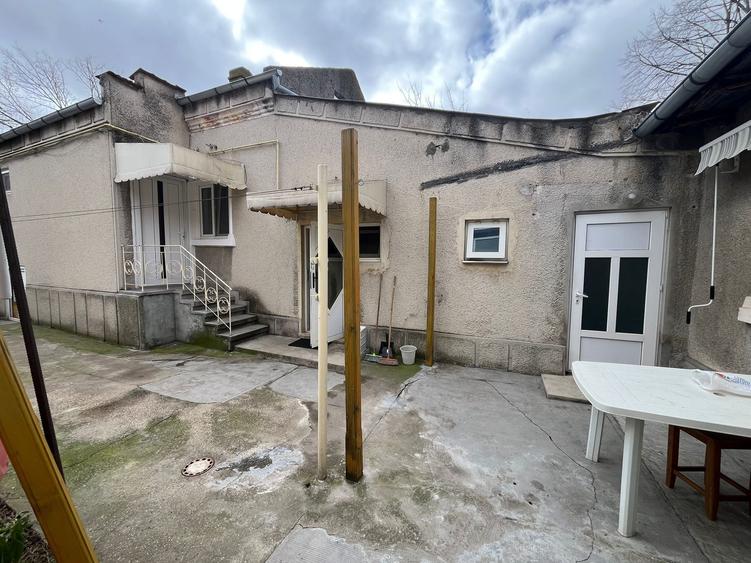 Biserica Ctin si Elena casa din caramida - 1