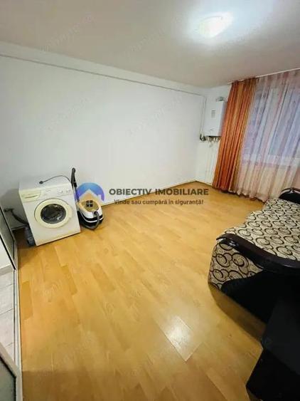 ? Garsoniera de vanzare Mara?ei- Etaj 1 - 1
