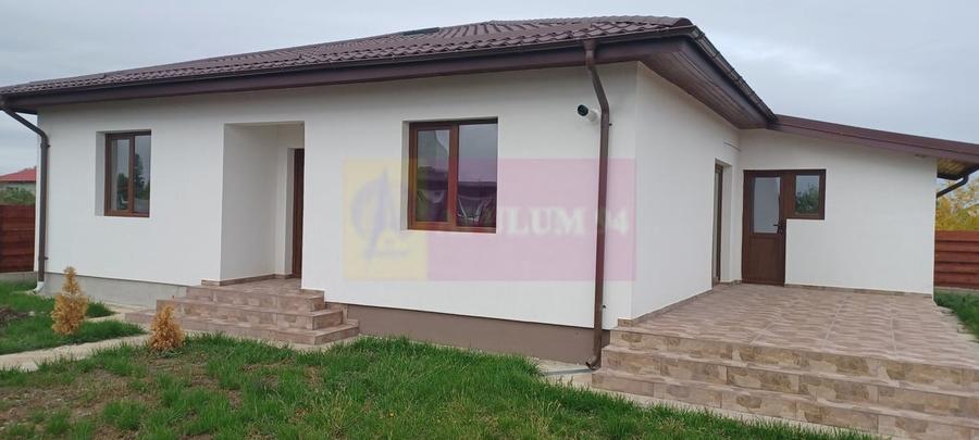 Sabareni, casa noua, 3 camere, 2 bai, bucatarie, terasa, pivnita - 1