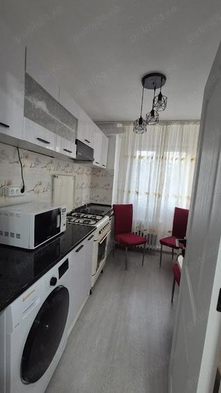 Proprietar inchiriez ap 3 camere pe str. Apusului - 5