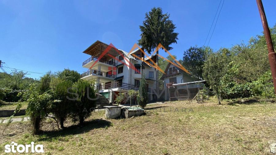 Vila de vanzare, teren 3100 mp, 7 camere, 6 grupuri sanitare, 3 CT, an - 6