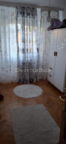 Apartament 3 camere central, etajul 3/3, decomandat cu CT.