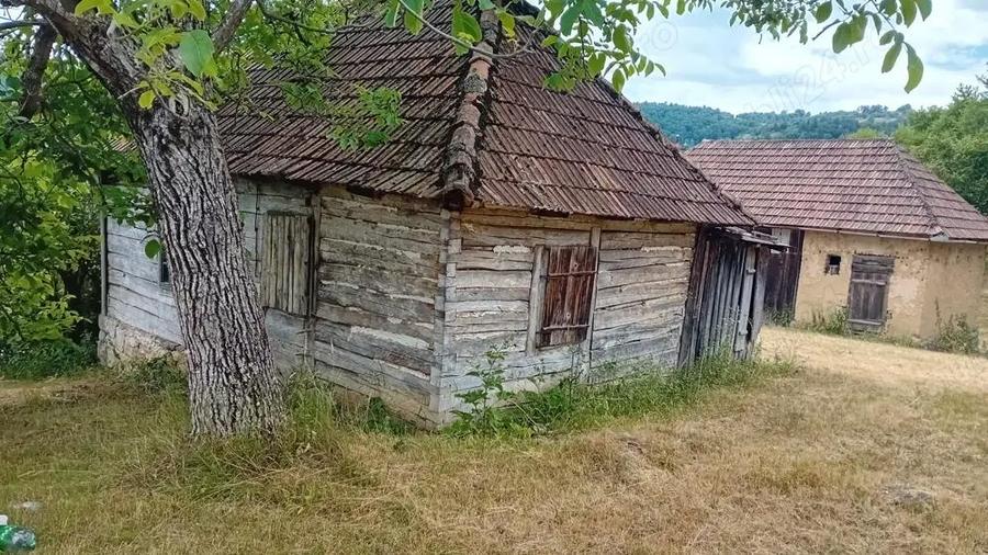 Se vinde casa batraneasca in zona de munte - 1