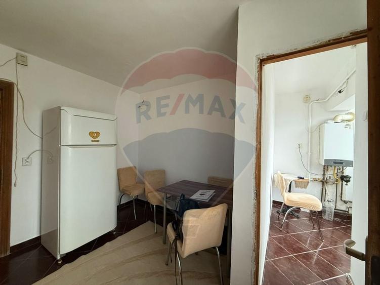Apartament cu 3 camere de închiriat în zona 1 Mai - 9