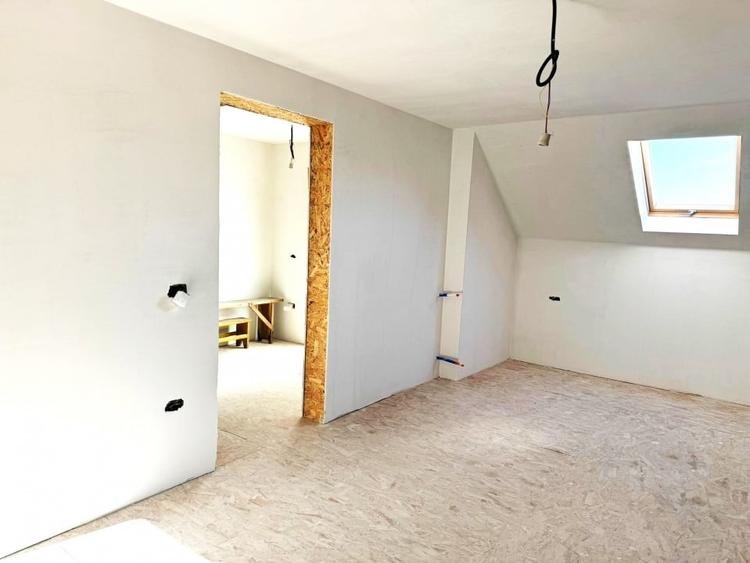 Casa de  vis la tara - vedere panoramica - living 60 mp - in inima  Cacicai - 9