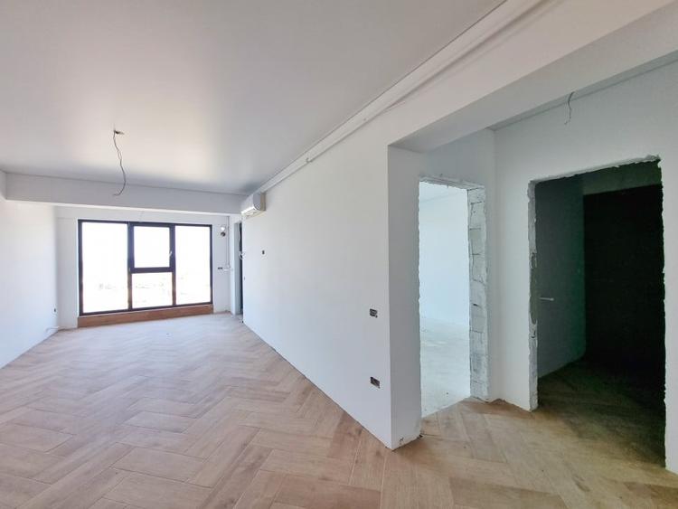 Priveliste frontala la mare, la cativa pasi de nisip - 2