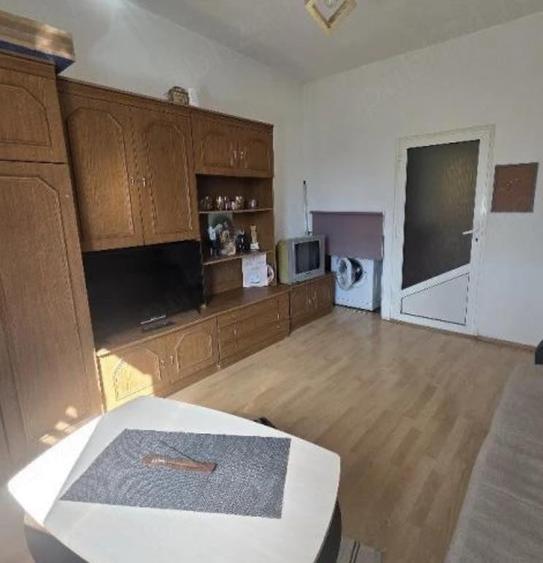 garsonieră zona Far mobilată utilată 22 mp - 4