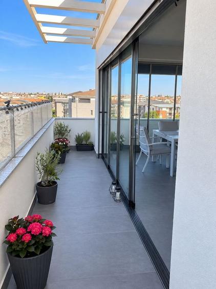 Penthouse cu 3 camere semidecomandat în Giroc