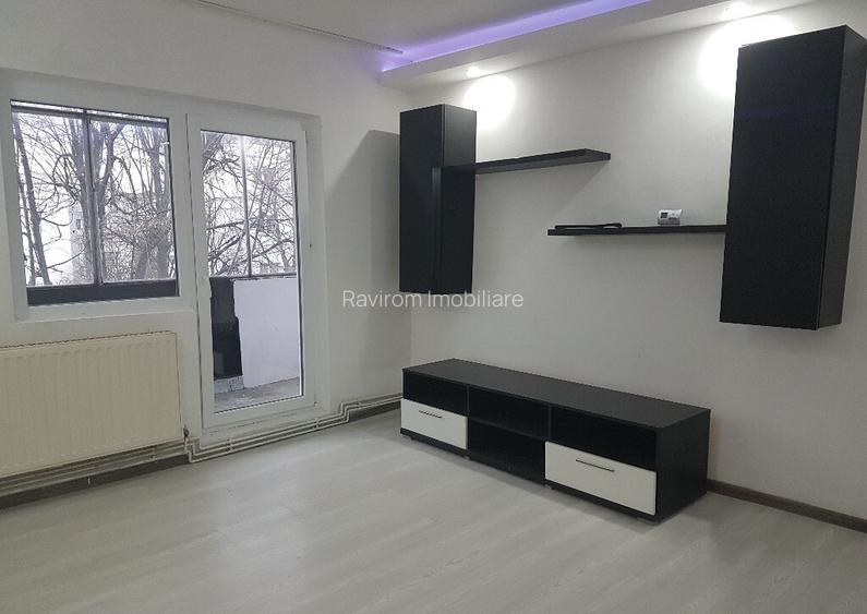 Apartament trei camere, semimobilat, renovat frumos, etaj 3, Mioritei