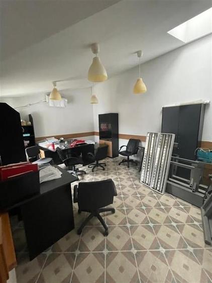 Parcul Circului, vila P+M, contructie 2001,6 camere, pretabil birou - 6