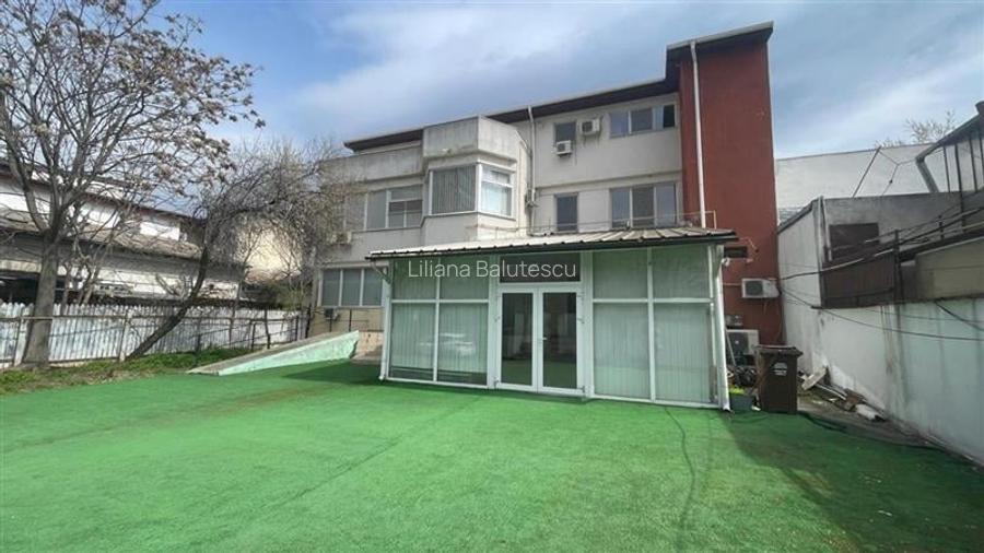 Ion Mihalache, vila 2005, 370 mp utili, curte libera 230 mp