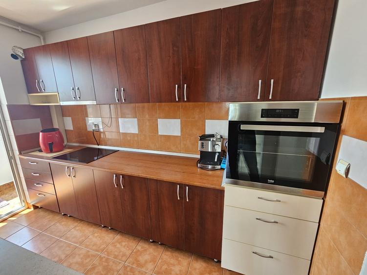 Apartament cu 3 camere decomandat, mobilat în Grigorescu