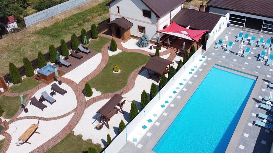 Complex Comercial de Lux –  3 Vile, Salon Evenimente și 2 Piscine - 8