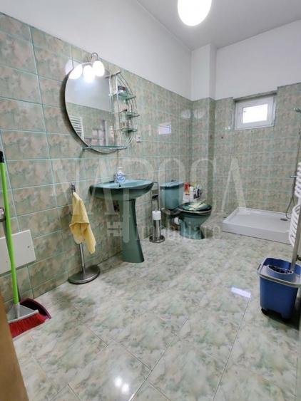 Casă individuală cu 11 camere cu Canalizare în Zorilor