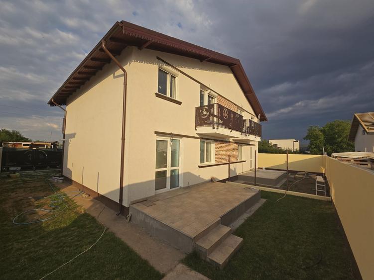 Vila tip duplex - 4 camere - 2 bai - pod - beci - 1