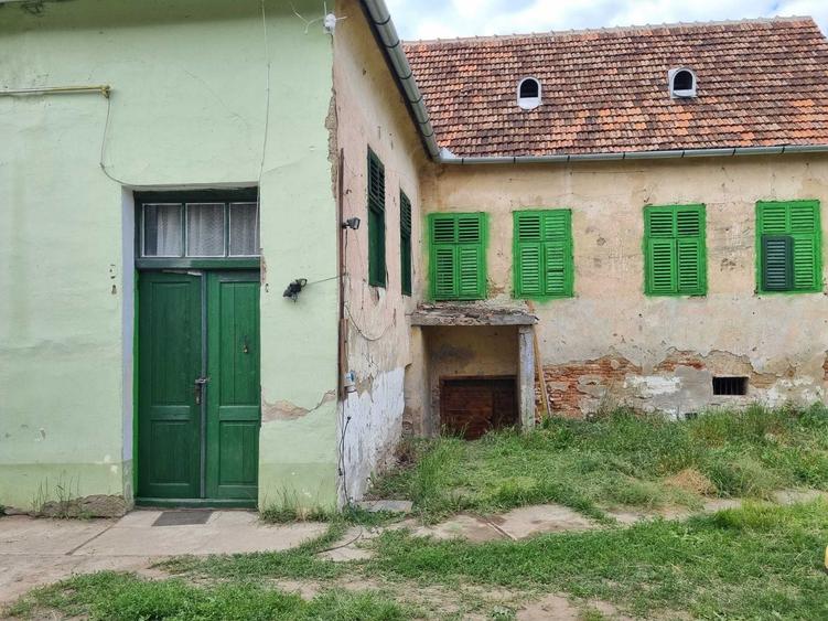 Casă cu 4 camere în Pelișor