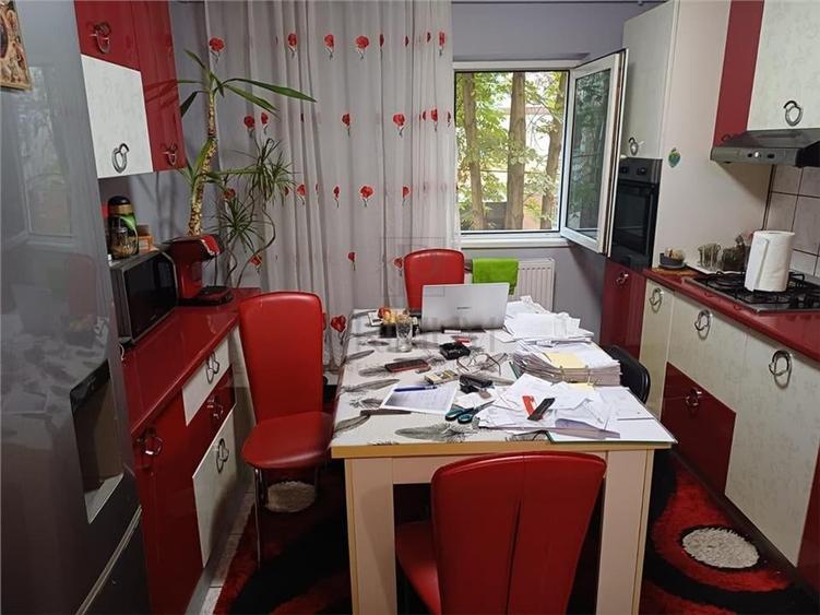 SOARELUI - 3 camere - 2 bai - 2 balcoane - centrala  proprie - ETAJ 1 - 10