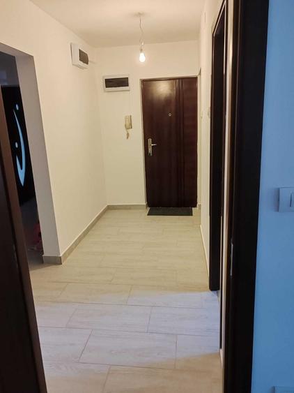 Apartament cu 4 camere decomandat în Colentina