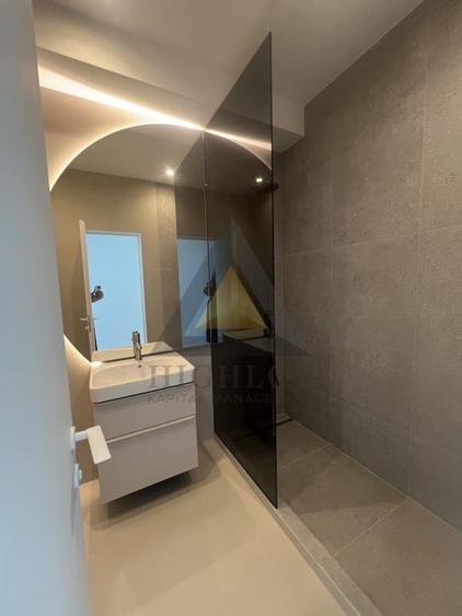 Apartament cu 3 camere semidecomandat în Barbu Văcărescu