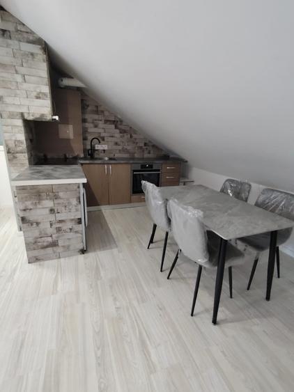 Apartament cu 4 camere semidecomandat în Florești