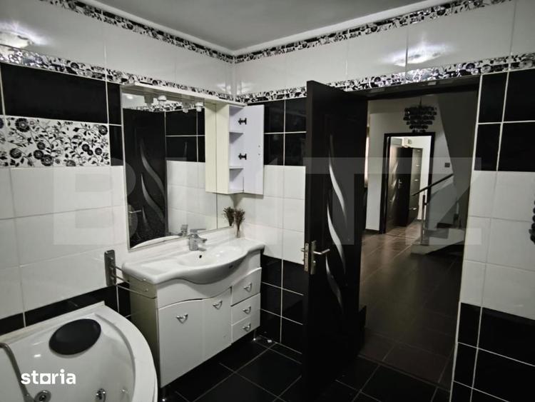 Casă cu 4 camere cu Teren 1200 Mp în Malu Mare
