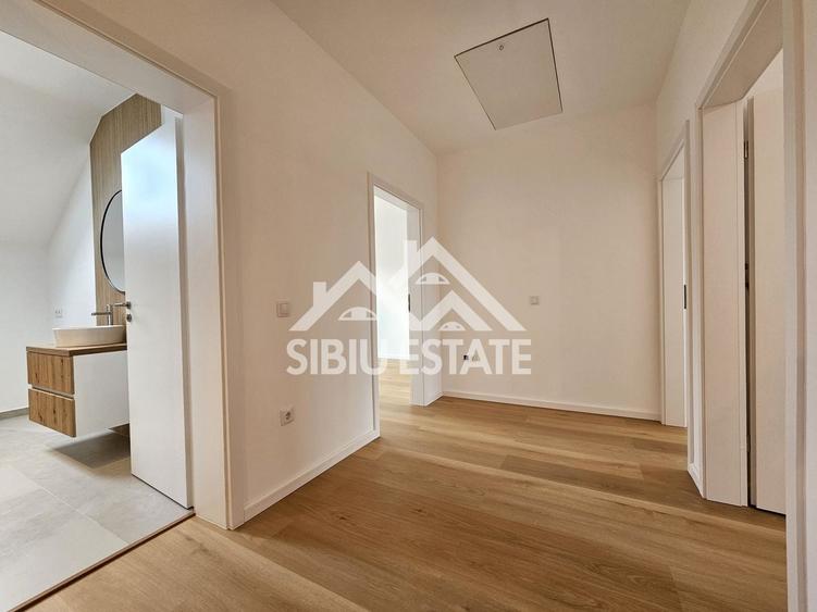 Duplex cu 4 camere cu Canalizare în Șura Mică