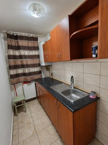 Apartament cu 2 camere semidecomandat, mobilat în Hotvon