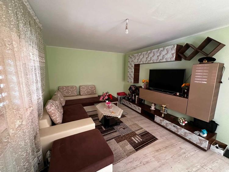 Casă cu 4 camere în Schela