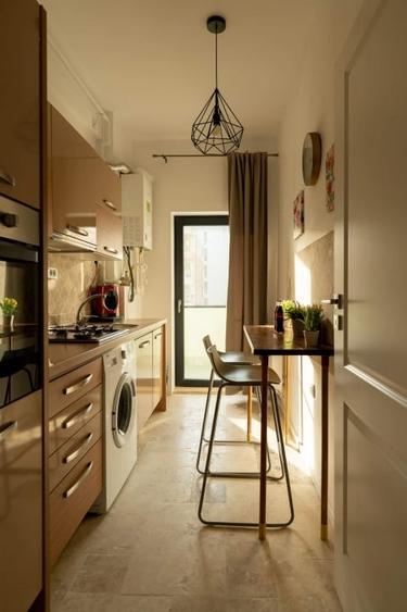 Apartament cu 2 camere decomandat, mobilat în Universitate