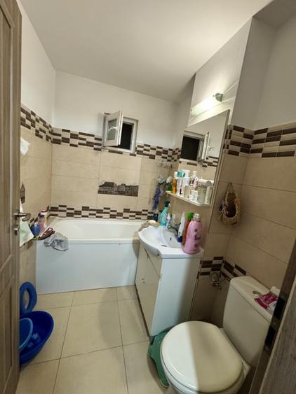 Apartament cu 2 camere decomandat, mobilat în Valea Rosie