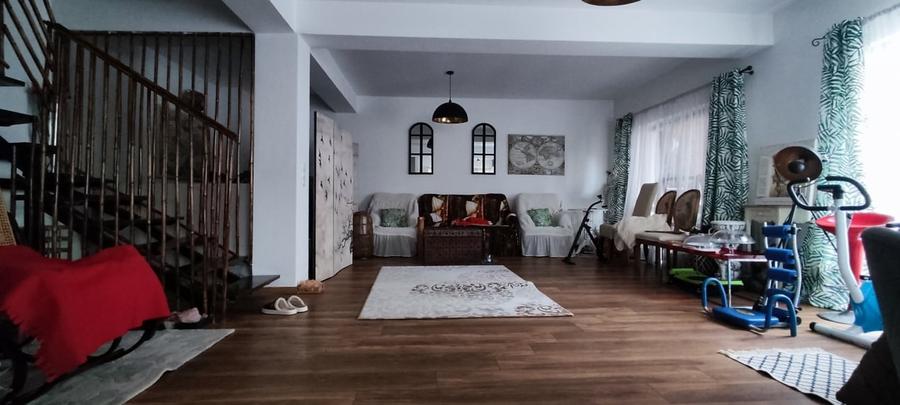 Casă individuală cu 4 camere cu Teren 187 Mp în 1 Decembrie
