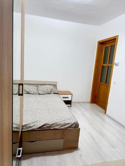 Apartament cu 3 camere semidecomandat, mobilat în Călărași