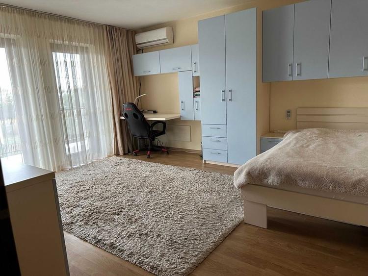 Casă individuală cu 4 camere cu Garaj în Central