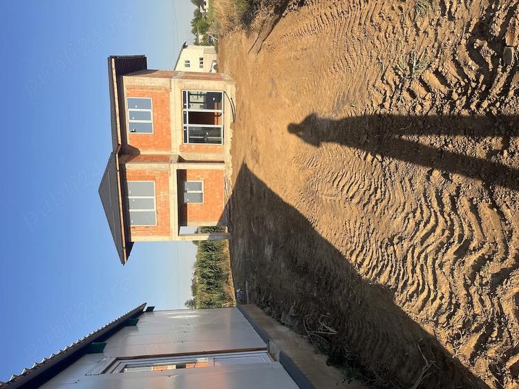Casă cu Teren 1750 Mp în Dobreni