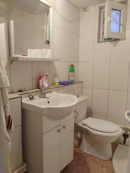Casă cu 4 camere decomandat în Șimnicu de Jos