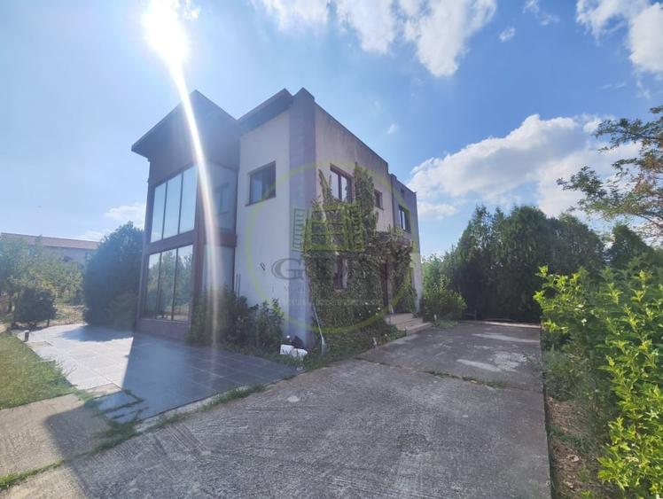 Casă individuală cu 5 camere cu Teren 661 Mp în Ghercești