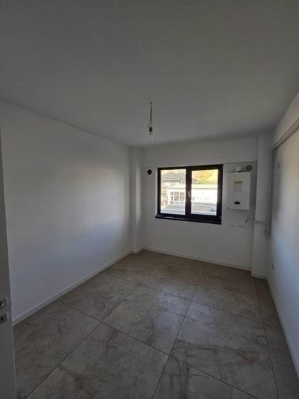 Apartament cu 3 camere decomandat în Vișani