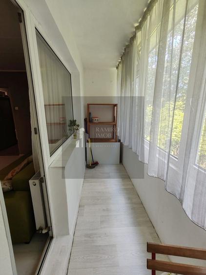 Apartament cu 3 camere semidecomandat, mobilat în Brâncoveanu