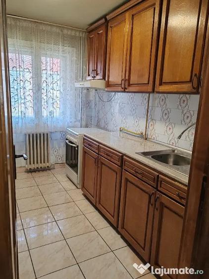 Apartament cu 3 camere semidecomandat în Central