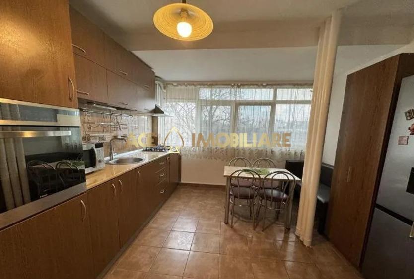 Apartament cu 3 camere semidecomandat, mobilat în Berceni