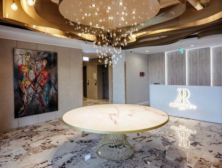 Apartament cu 3 camere decomandat, mobilat în Băneasa