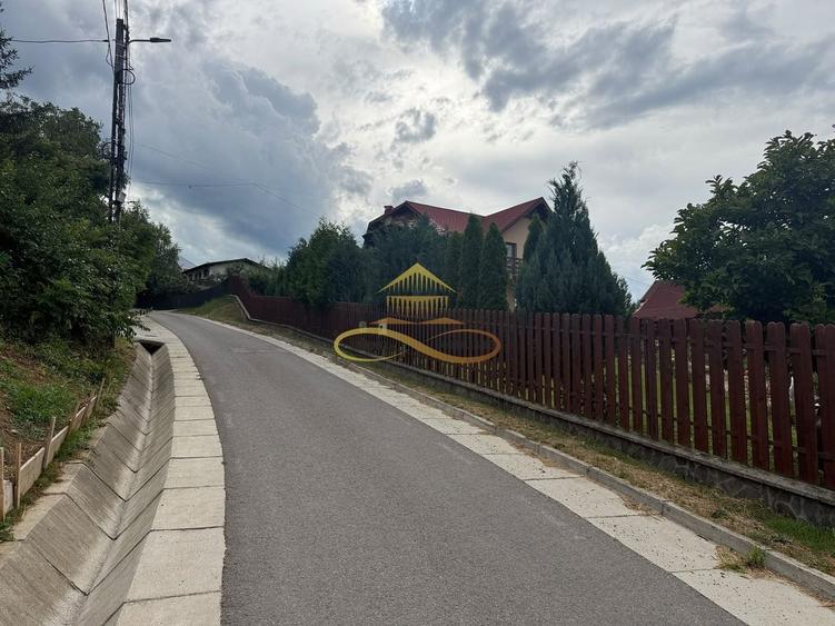 Casă individuală cu 5 camere cu Canalizare în Măgura