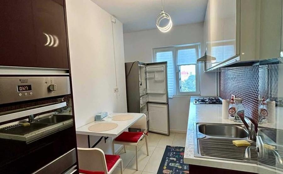 Apartament cu 3 camere decomandat în Dorobanți
