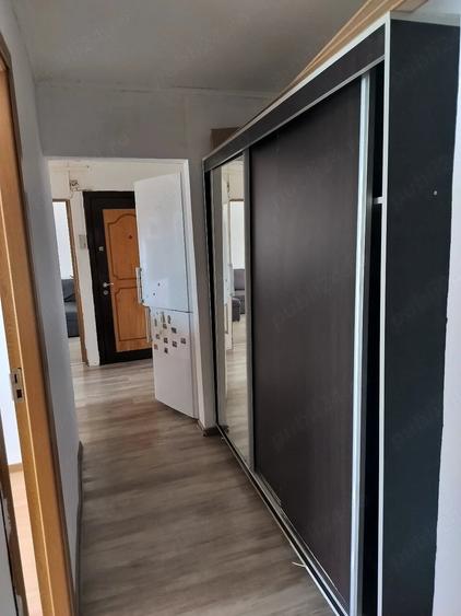 Apartament cu 3 camere decomandat în Traian