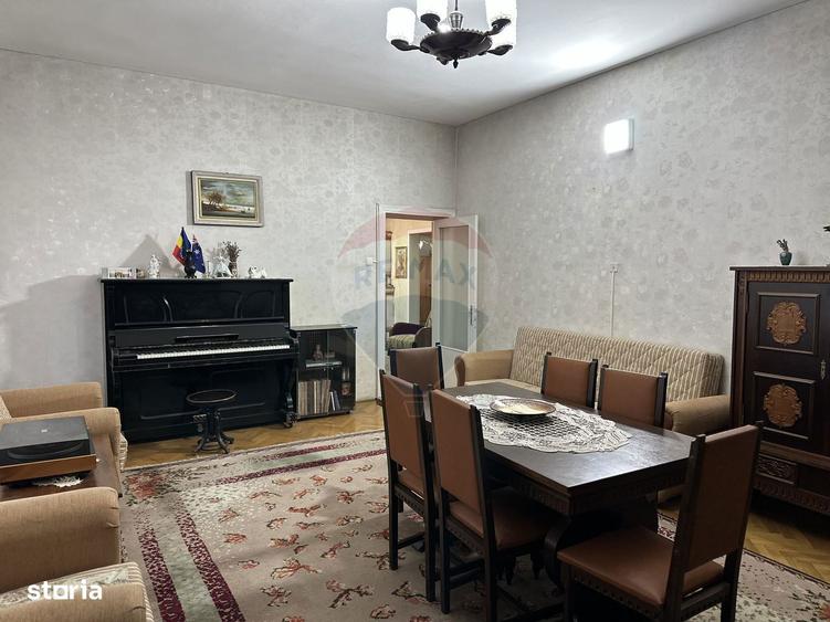 Apartament cu 4 camere, mobilat în Central
