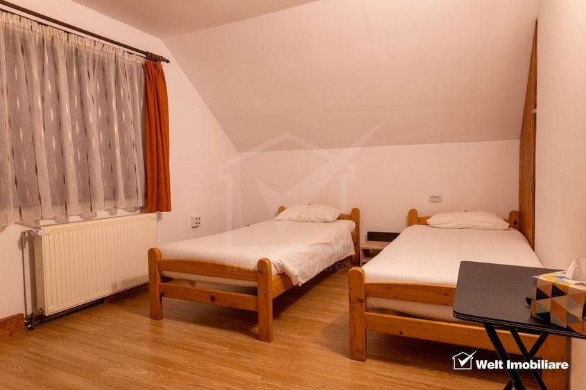 Casă individuală cu 15 camere cu Canalizare în Zorilor