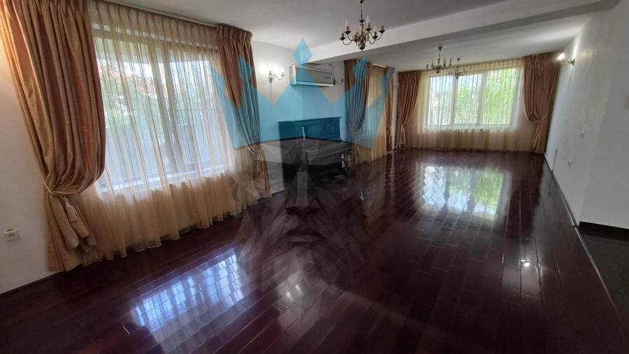 Casă individuală cu 7 camere cu Canalizare în Voluntari
