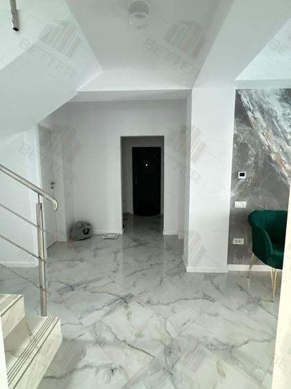 Casă individuală cu 6 camere cu Teren 605 Mp în Central
