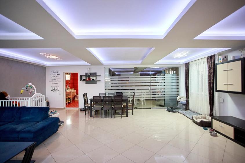 Casă individuală cu 5 camere cu Teren 200 Mp în Industriilor