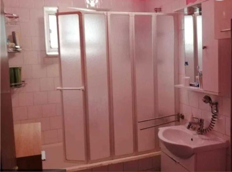 Ofer spre inchiriere apartament cu 3 camere decomandat - 3